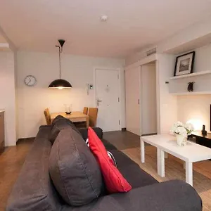 https://port-vii-apt-centrico-acogedor-w-balcon-23.topbarcelonahotels.com